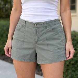 Columbia Women’s Olive Green Utility Shorts Size 10 Casual Outdoors